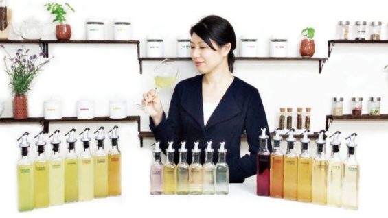 日本茶の新たな可能性を開き、感性を磨きながら心豊かなライフスタイルを提案しているホリスティックティーアーティスト 石司麻美さん